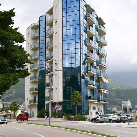 Apartments Crystall Budva Bagian luar foto