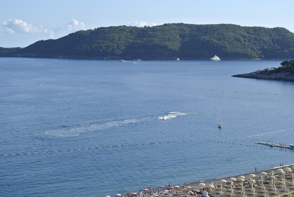 Apartments Crystall Budva Bagian luar foto