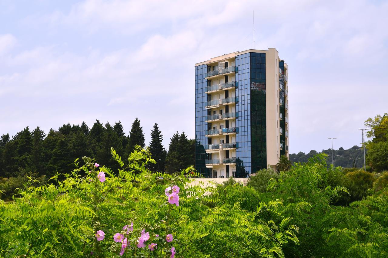 Apartments Crystall Budva Bagian luar foto