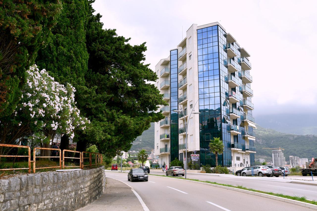 Apartments Crystall Budva Bagian luar foto