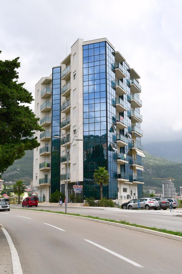 Apartments Crystall Budva Bagian luar foto