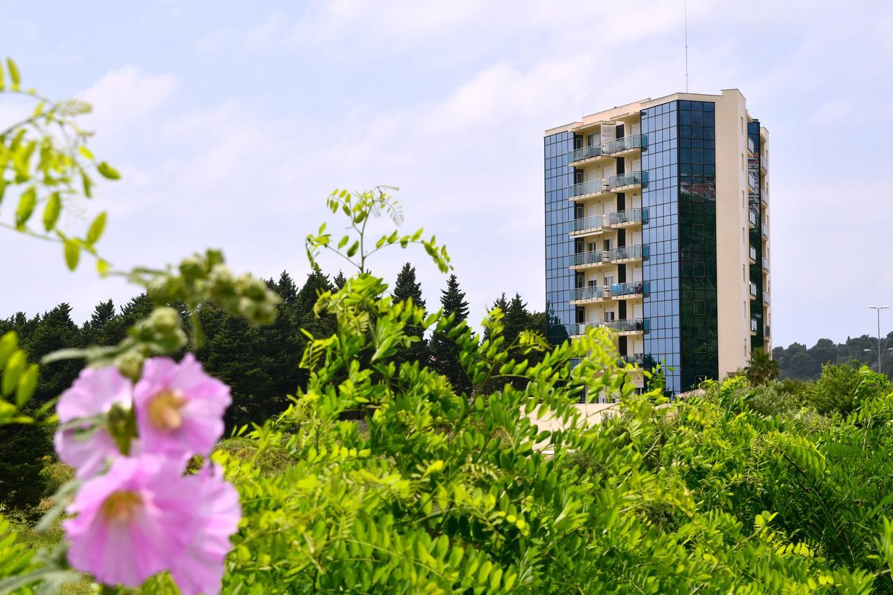 Apartments Crystall Budva Bagian luar foto