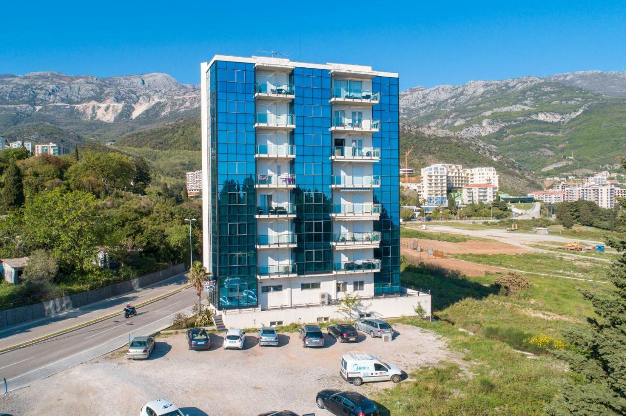 Apartments Crystall Budva Bagian luar foto