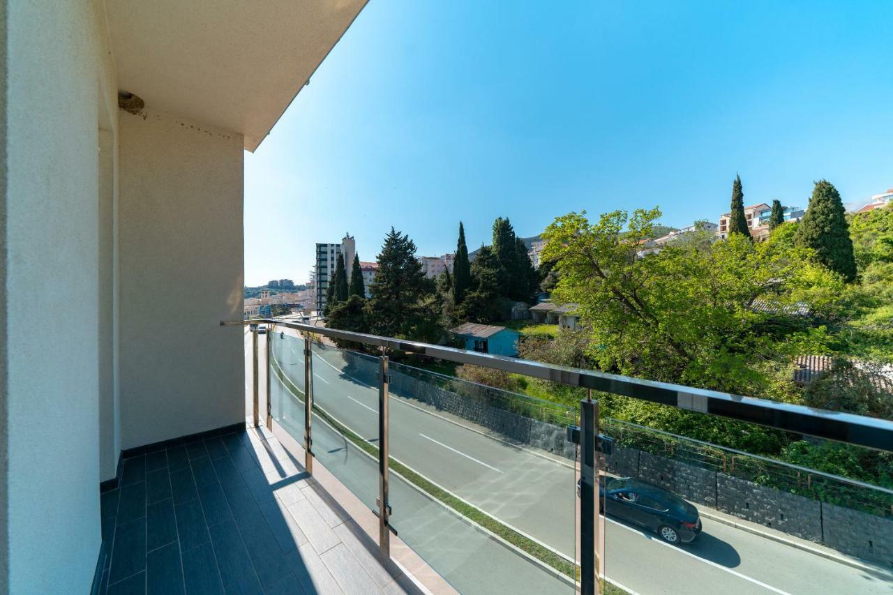 Apartments Crystall Budva Bagian luar foto