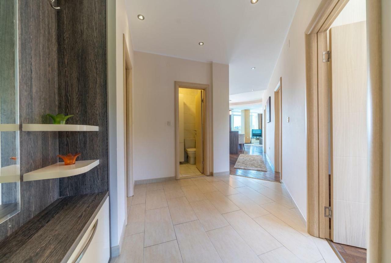 Apartments Crystall Budva Bagian luar foto