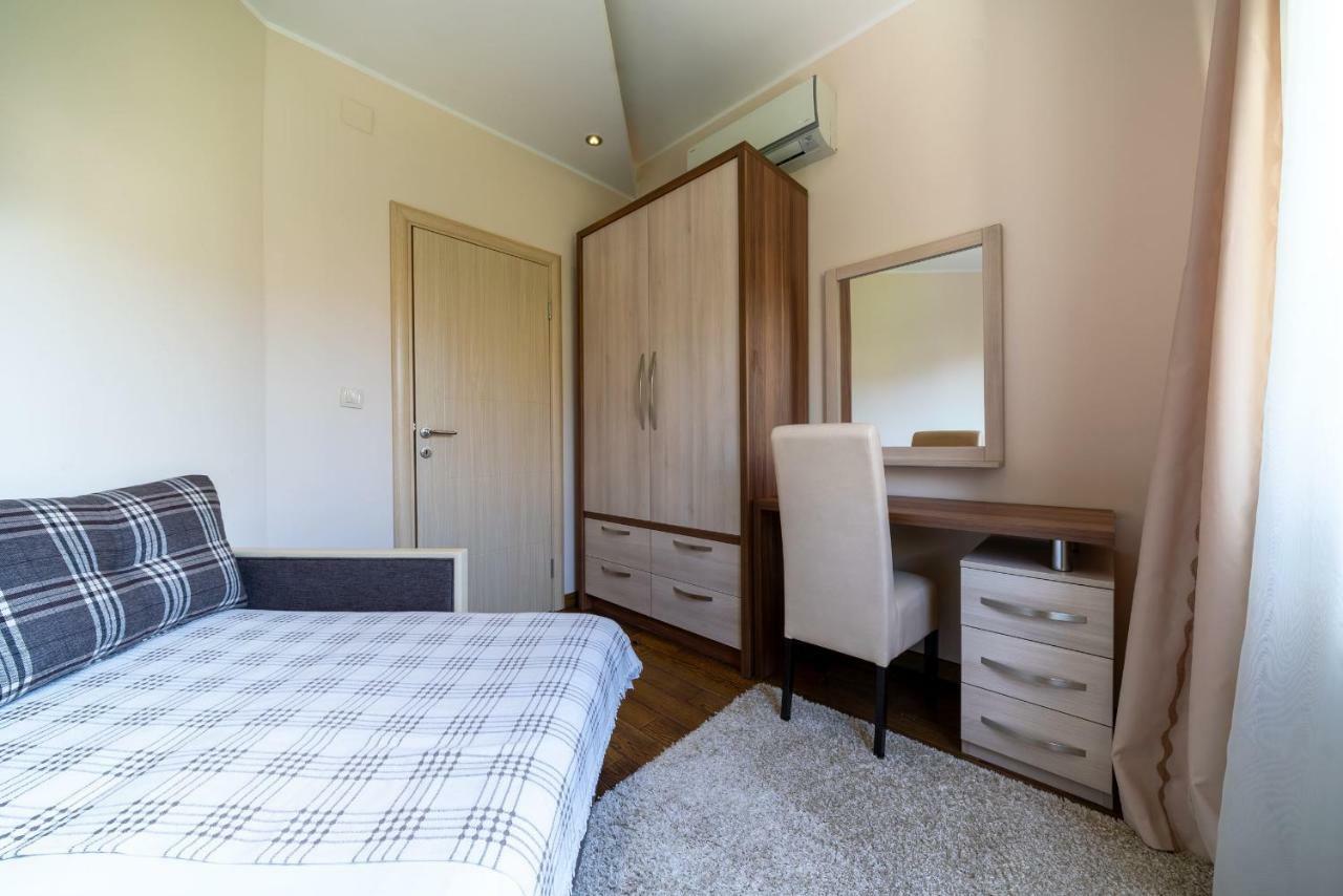 Apartments Crystall Budva Bagian luar foto