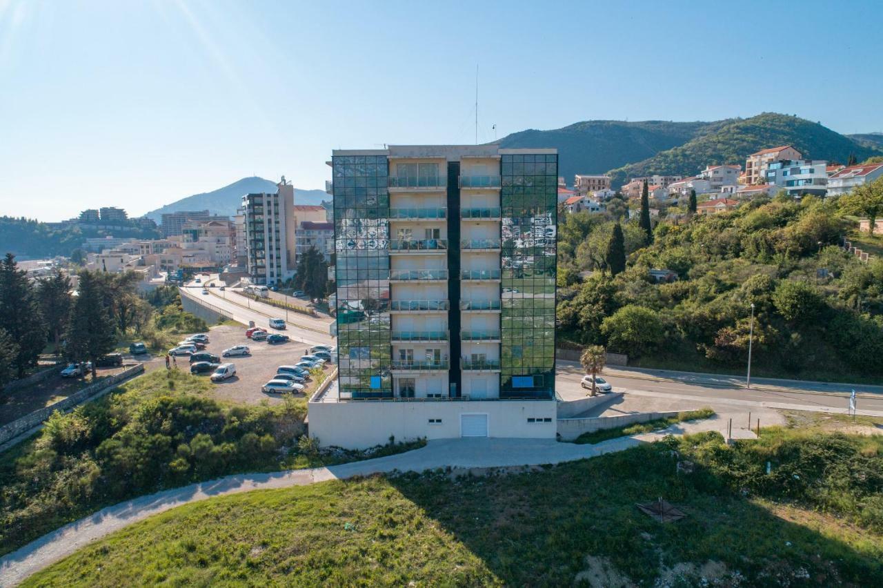 Apartments Crystall Budva Bagian luar foto