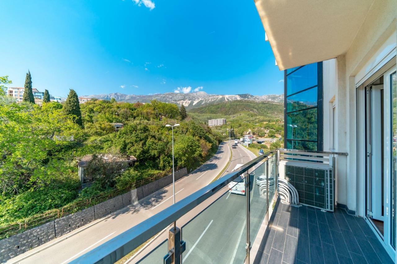 Apartments Crystall Budva Bagian luar foto
