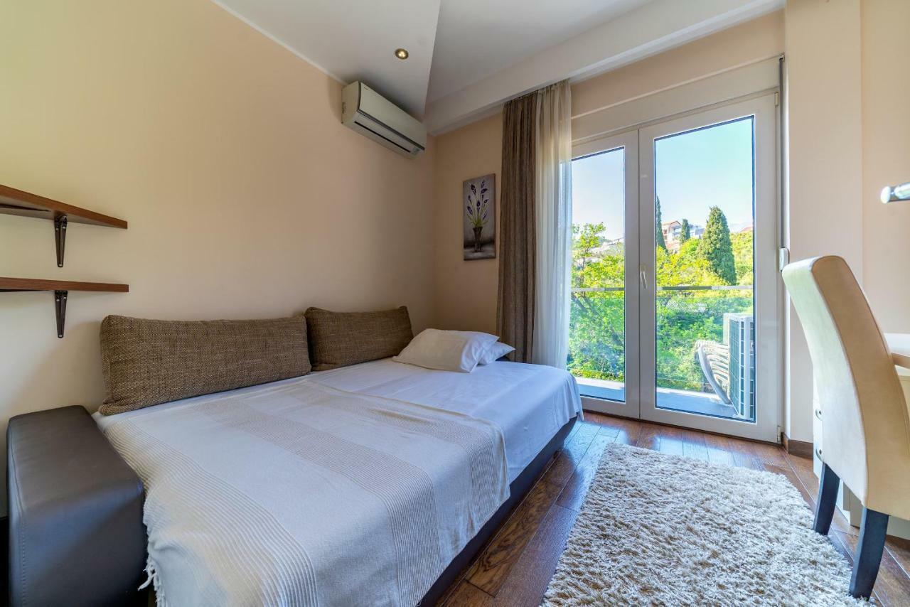 Apartments Crystall Budva Bagian luar foto