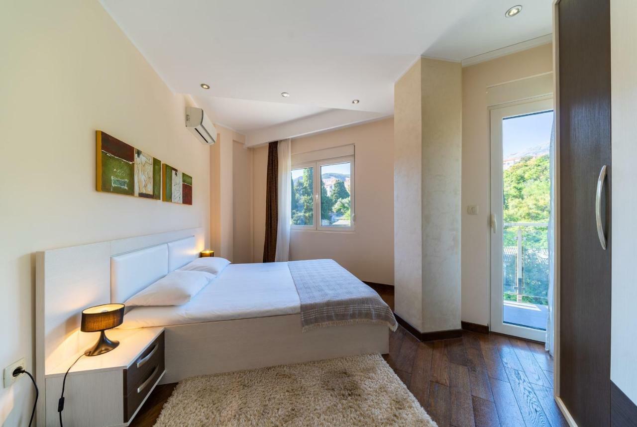 Apartments Crystall Budva Bagian luar foto