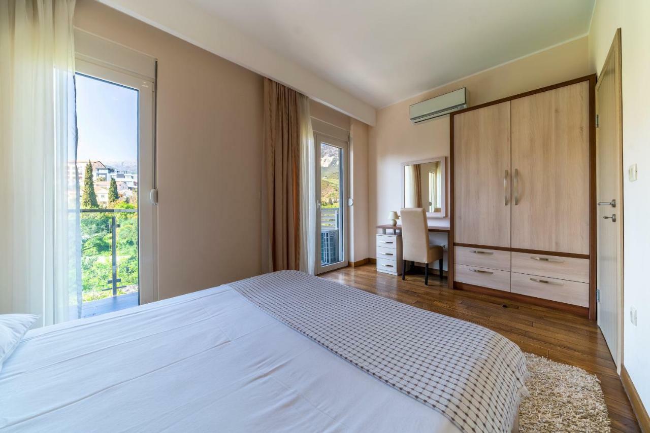 Apartments Crystall Budva Bagian luar foto