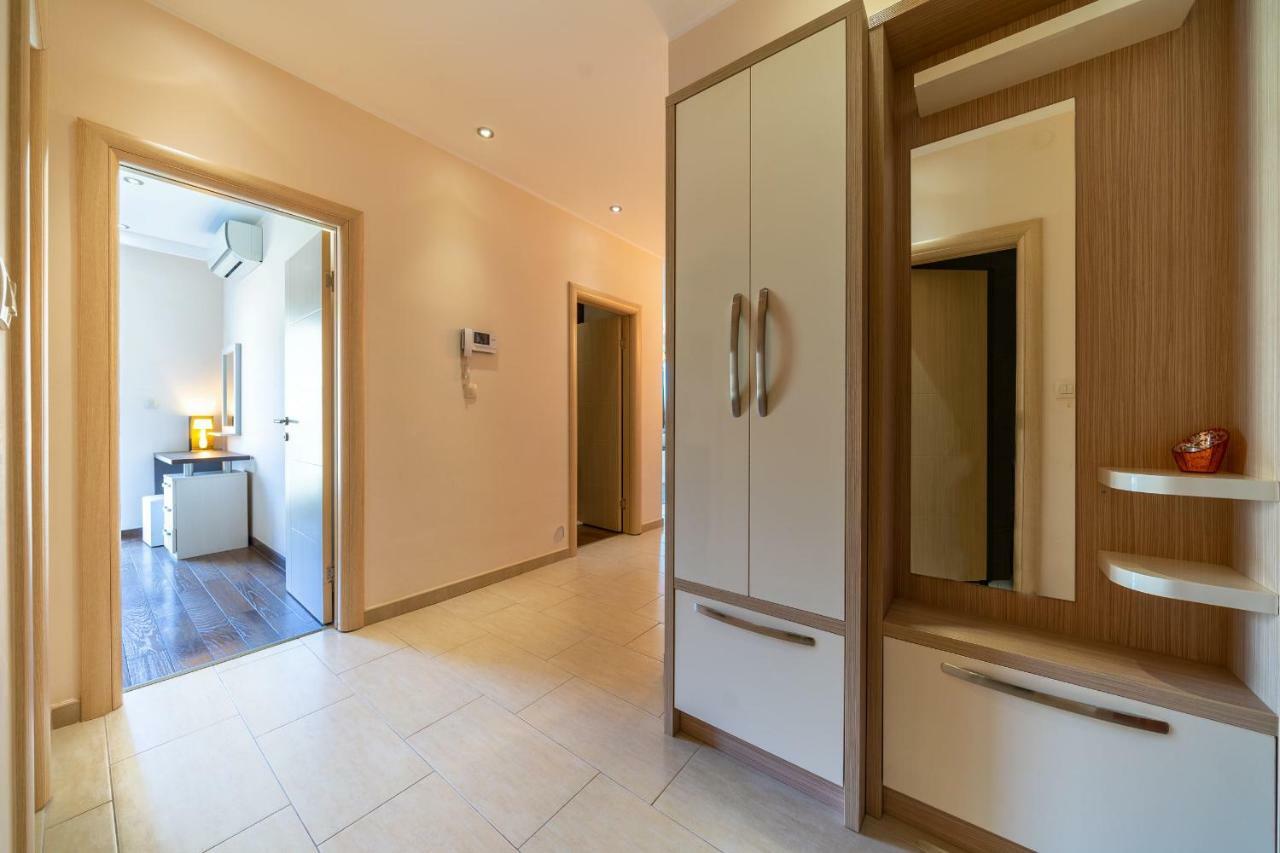 Apartments Crystall Budva Bagian luar foto