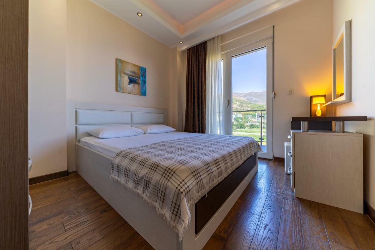 Apartments Crystall Budva Bagian luar foto