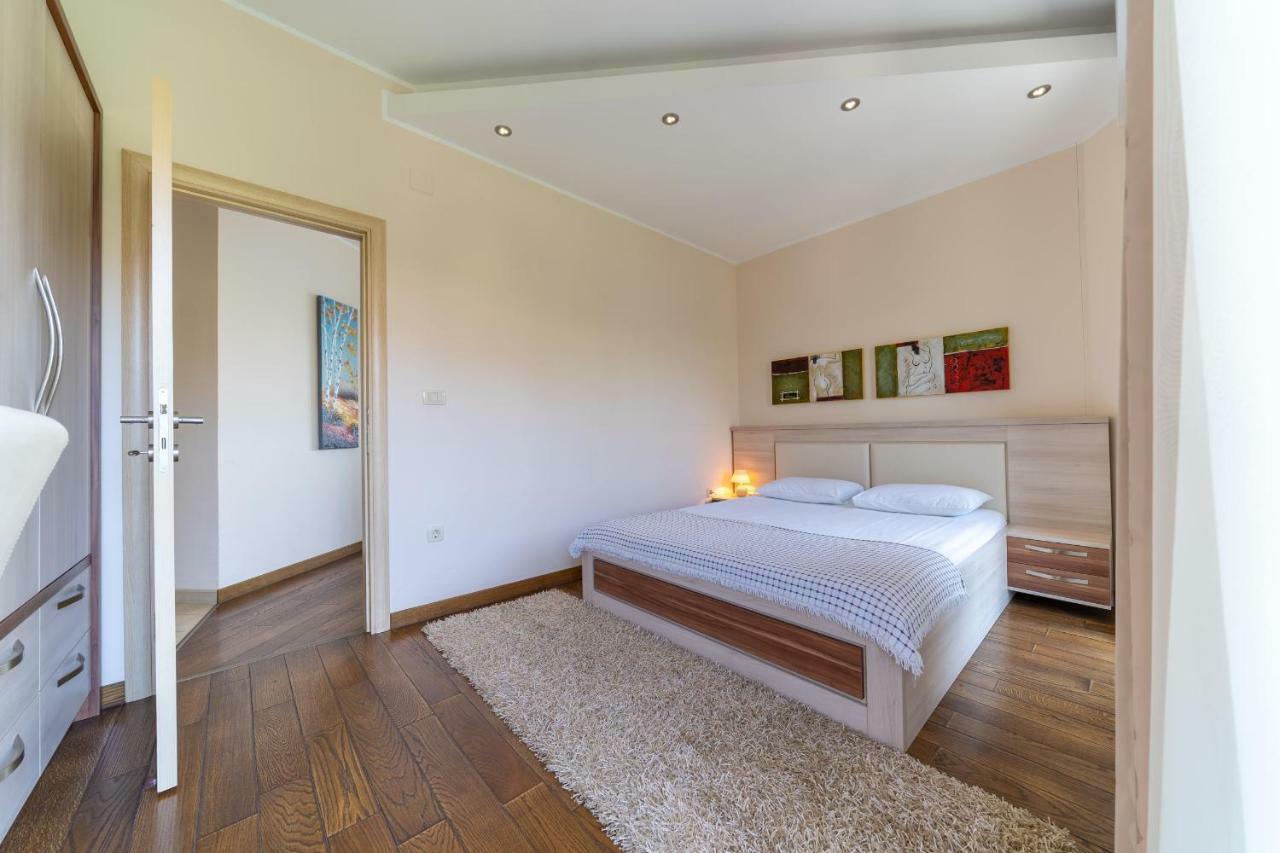 Apartments Crystall Budva Bagian luar foto