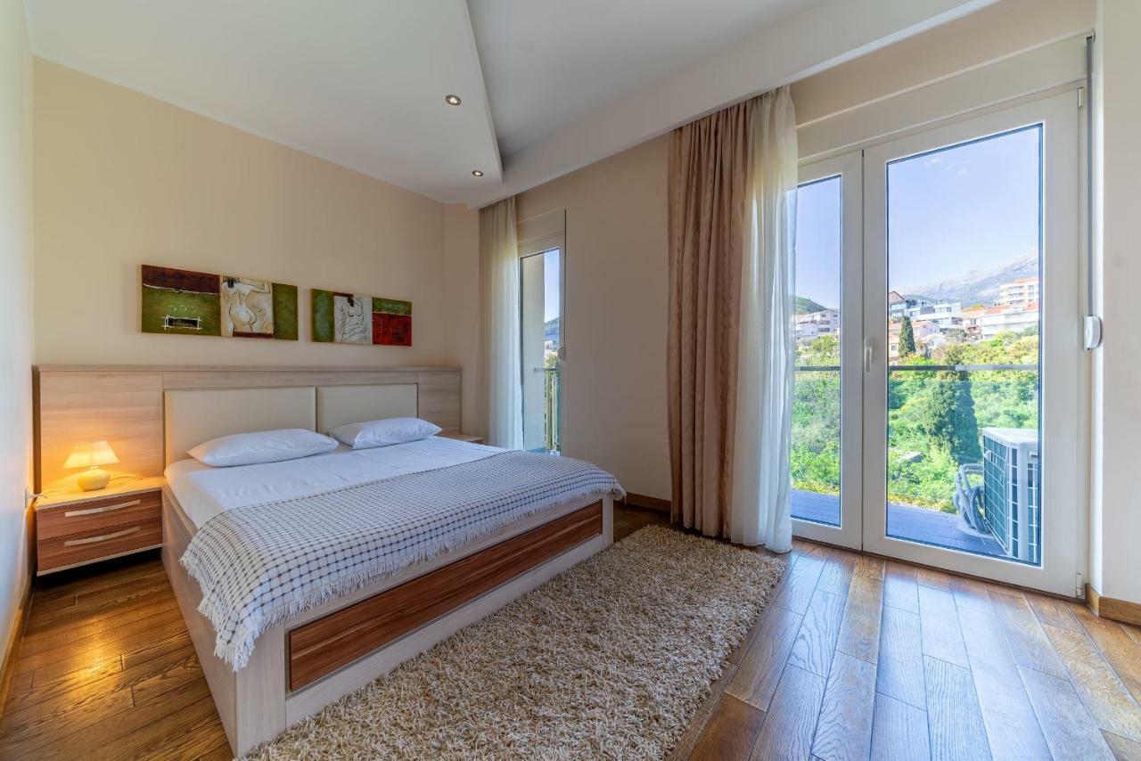 Apartments Crystall Budva Bagian luar foto