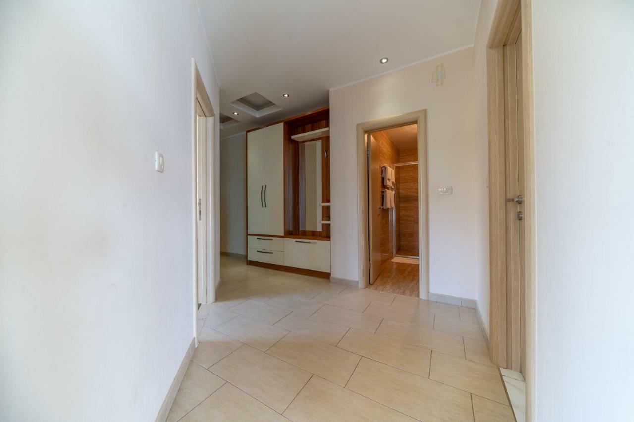 Apartments Crystall Budva Bagian luar foto