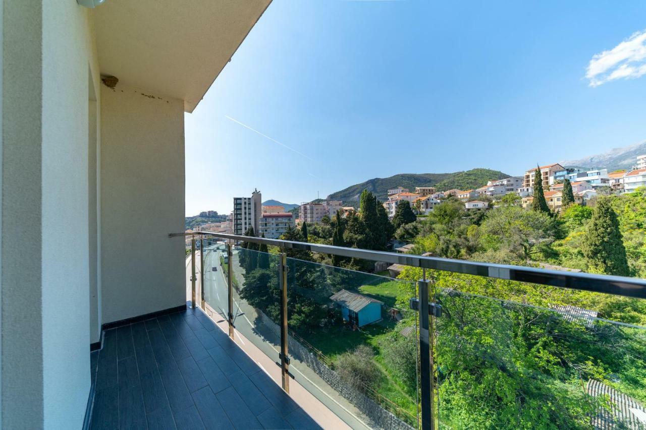 Apartments Crystall Budva Bagian luar foto