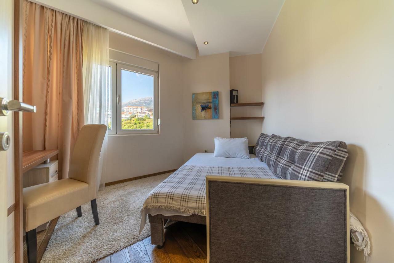 Apartments Crystall Budva Bagian luar foto